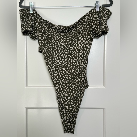 Lush Sammi Cut Leopard Print Bodysuit (Med) - Picture 5 of 7